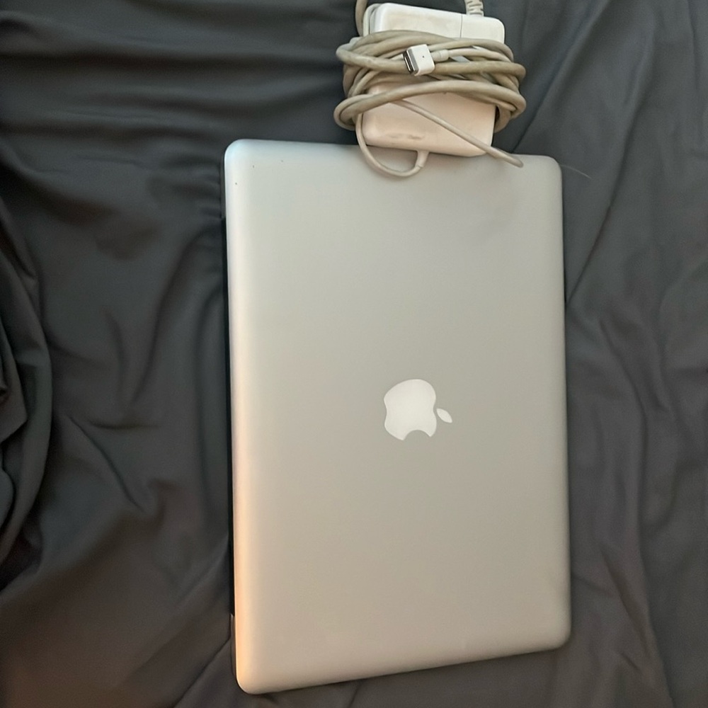 Apple 2010 Macbook Pro... Serial No CPWML7CMDTY3~ EUC~ just renewed at Best Buy